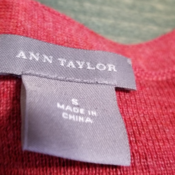 Red, V Neck, fine gage Ann Taylor Sweater - Picture 2 of 5